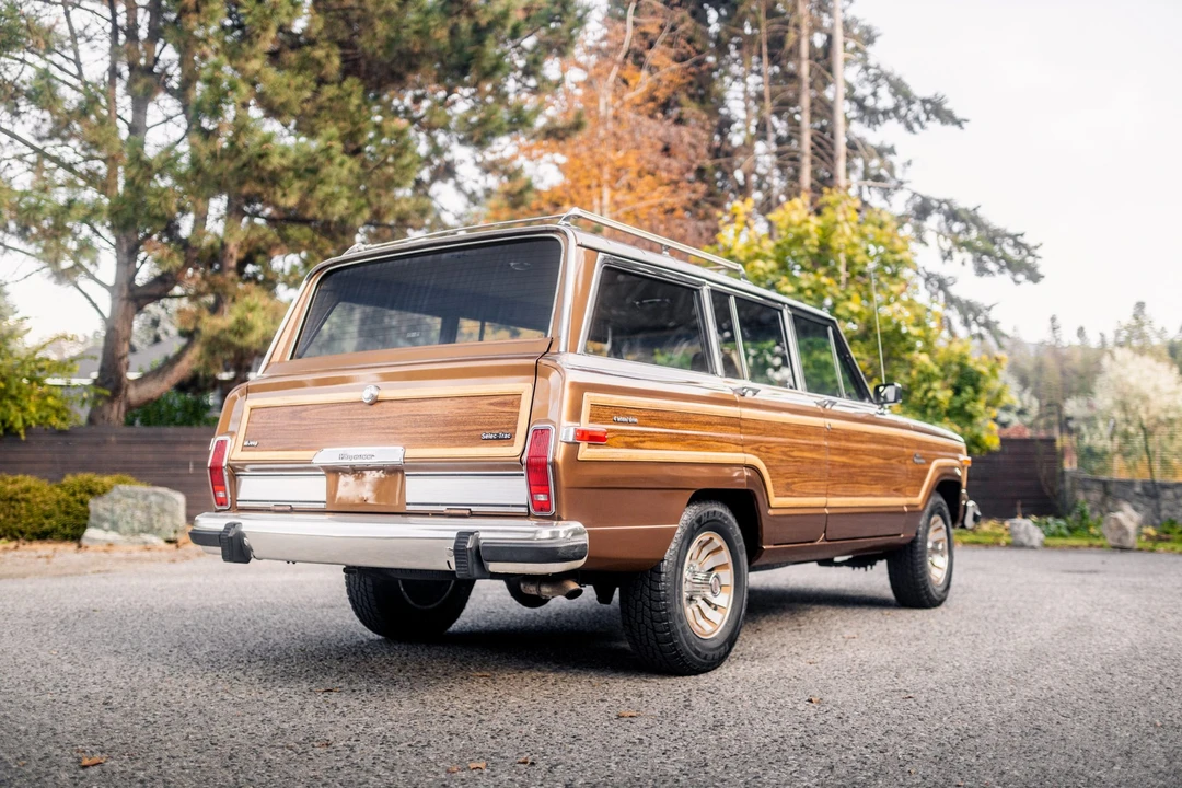 1985 Jeep SJ Grand Wagoneer - Image 14 of 31