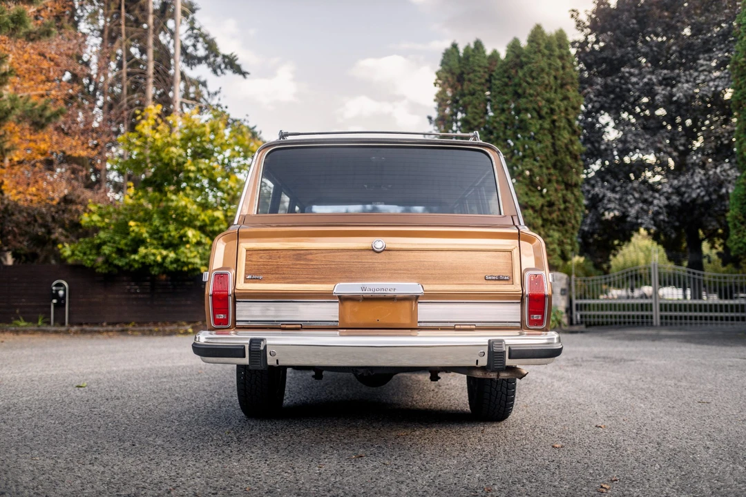 1985 Jeep SJ Grand Wagoneer - Image 16 of 31