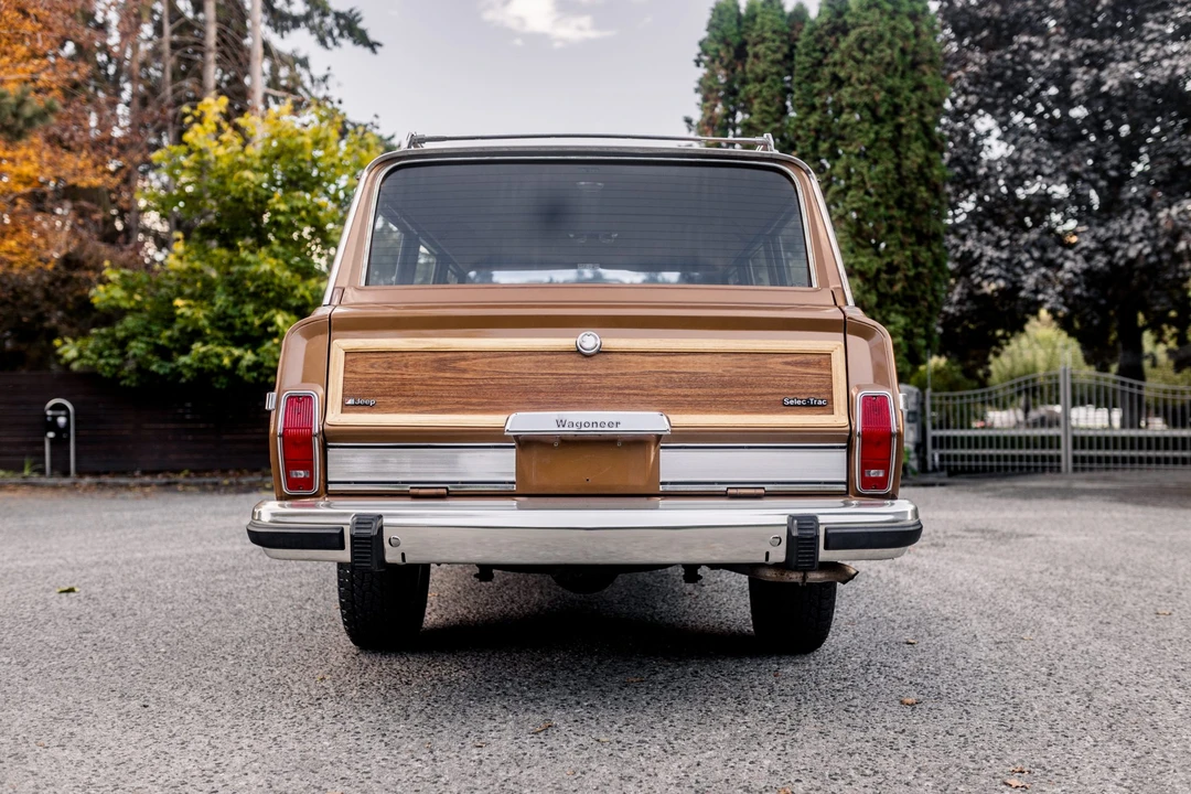 1985 Jeep SJ Grand Wagoneer - Image 15 of 31