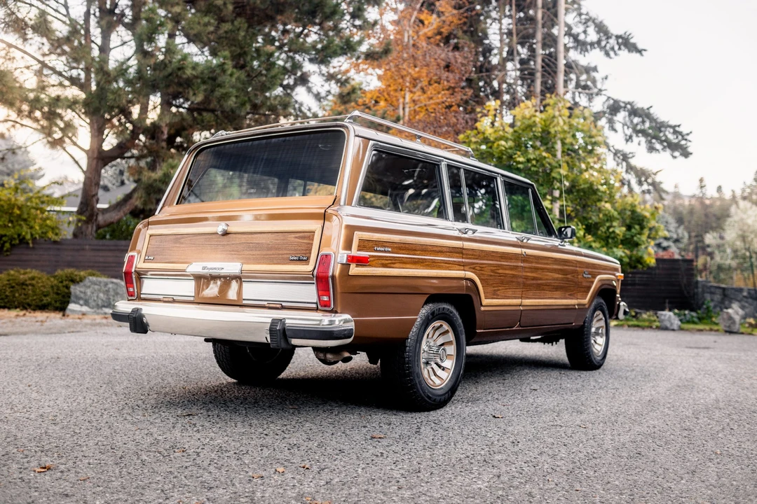 1985 Jeep SJ Grand Wagoneer - Image 13 of 31