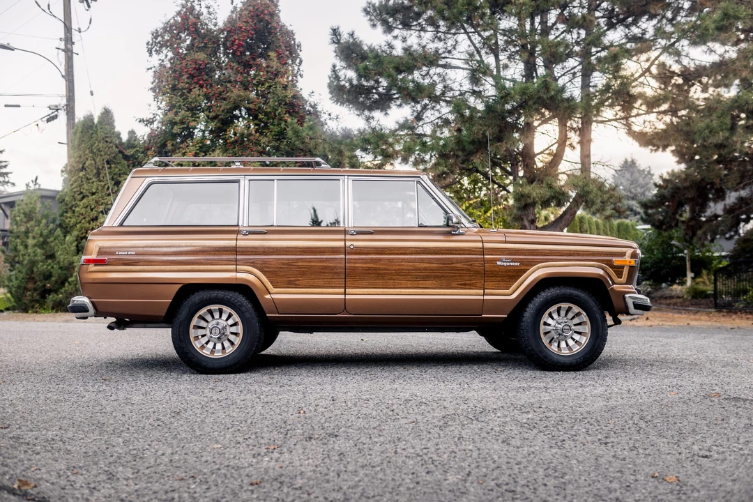 1985 Jeep SJ Grand Wagoneer - Image 10 of 31