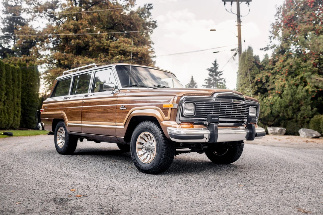 1985 Jeep SJ Grand Wagoneer - Image 8 of 31