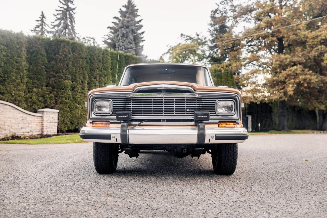 1985 Jeep SJ Grand Wagoneer - Image 5 of 31