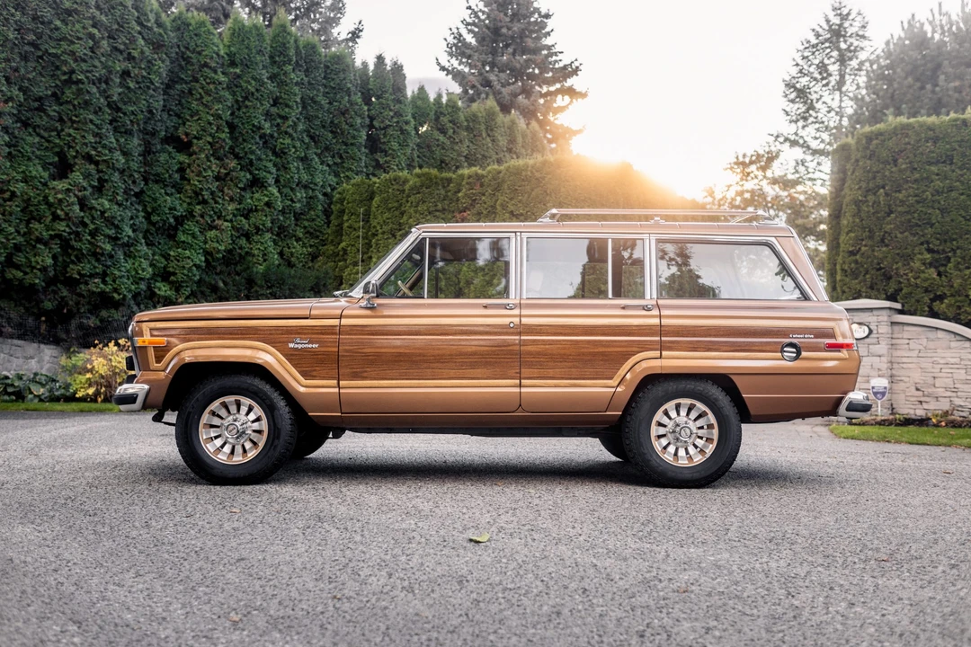 1985 Jeep SJ Grand Wagoneer - Image 20 of 31