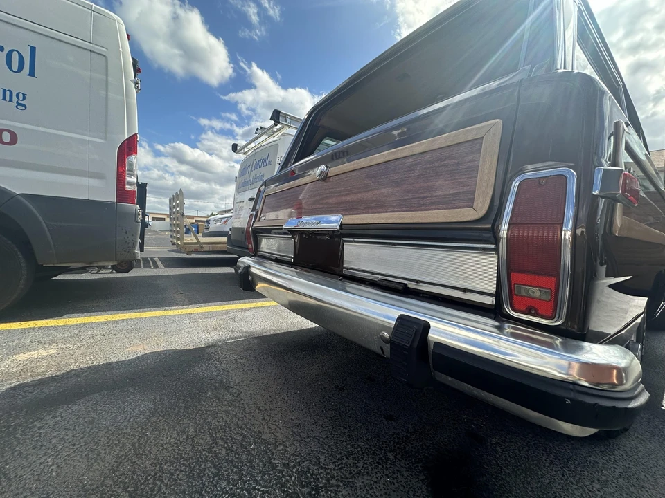 1985 Jeep SJ Grand Wagoneer - Image 28 of 31
