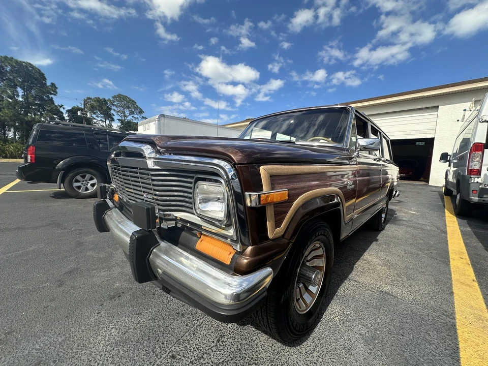 1985 Jeep SJ Grand Wagoneer - Image 18 of 31