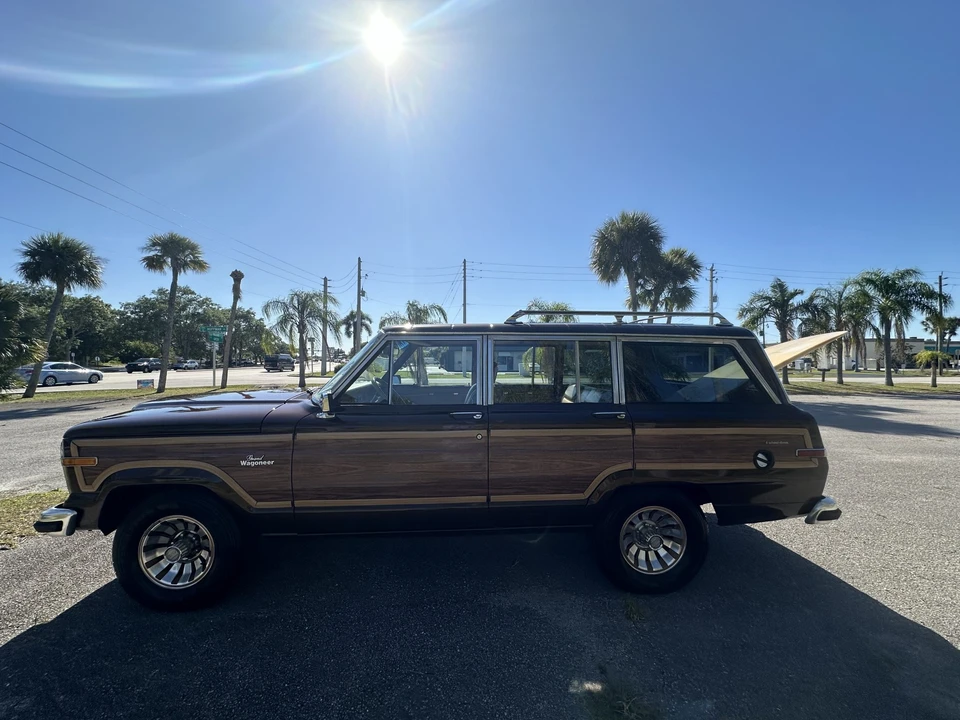 1985 Jeep SJ Grand Wagoneer - Image 4 of 31