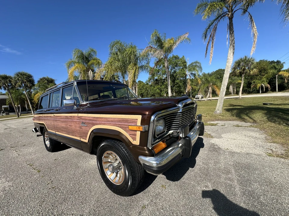 1985 Jeep SJ Grand Wagoneer - Image 12 of 31