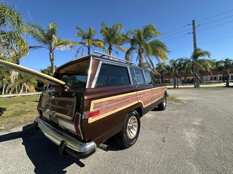 1985 Jeep SJ Grand Wagoneer - Image 10 of 31