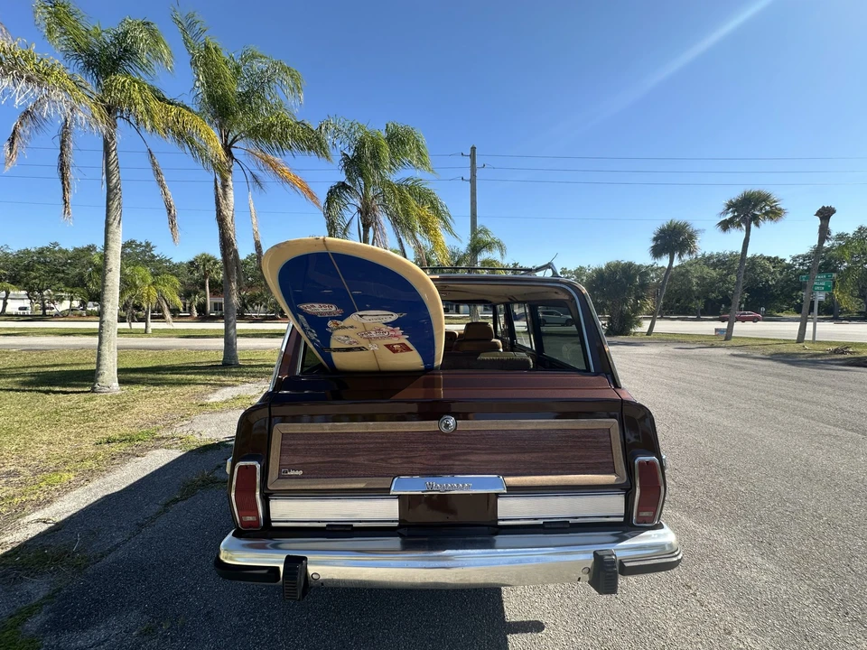 1985 Jeep SJ Grand Wagoneer - Image 8 of 31