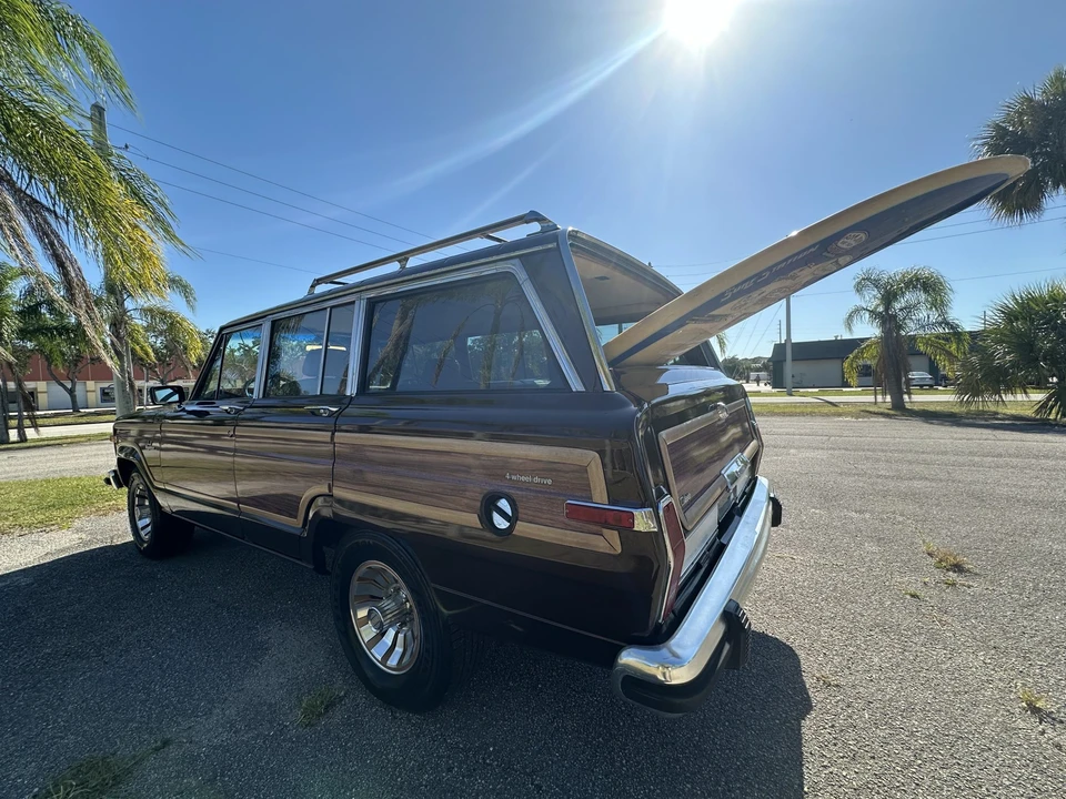 1985 Jeep SJ Grand Wagoneer - Image 5 of 31
