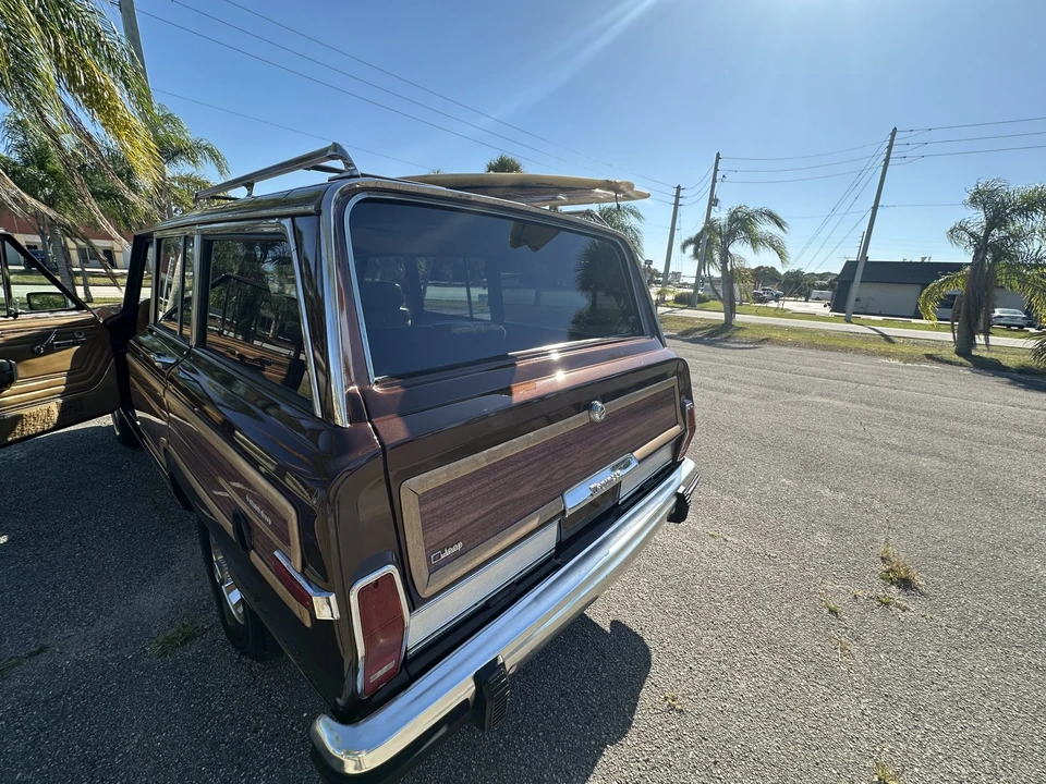 1985 Jeep SJ Grand Wagoneer - Image 7 of 31