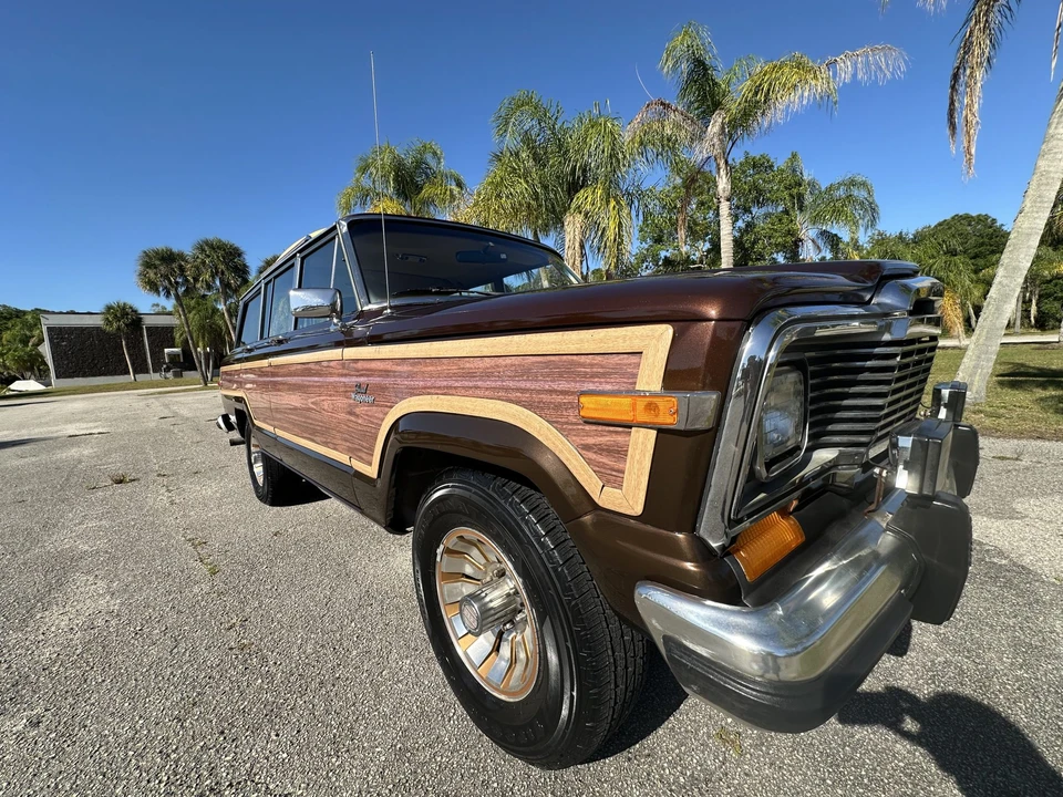 1985 Jeep SJ Grand Wagoneer - Image 13 of 31