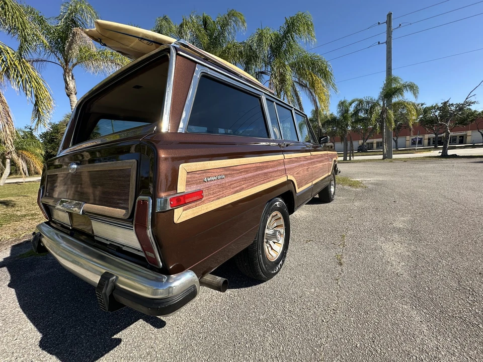 1985 Jeep SJ Grand Wagoneer - Image 9 of 31
