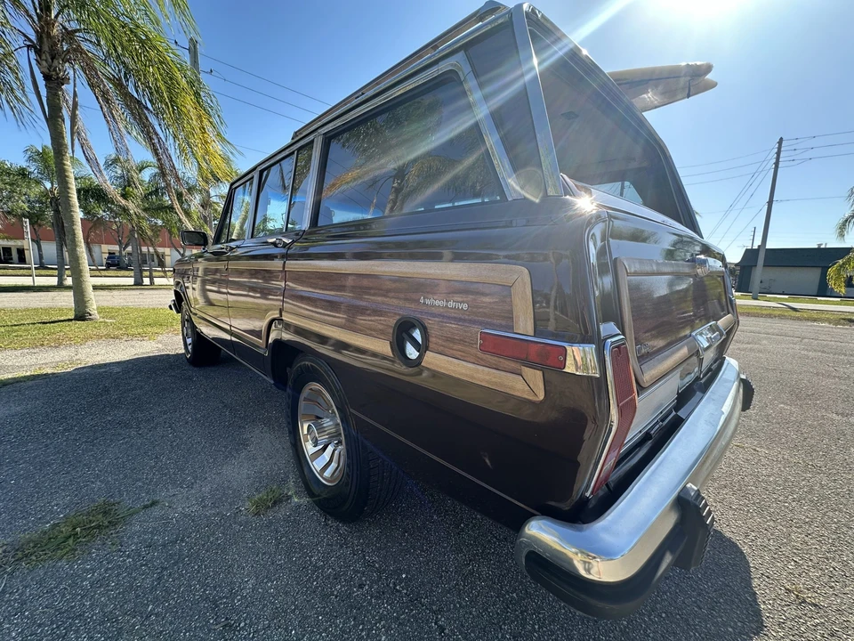 1985 Jeep SJ Grand Wagoneer - Image 6 of 31