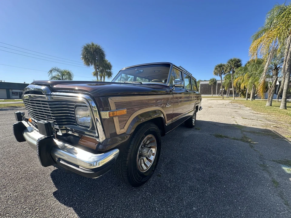 1985 Jeep SJ Grand Wagoneer - Image 2 of 31