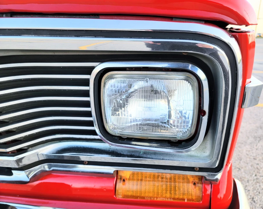 1985 Jeep SJ Grand Wagoneer - Image 14 of 31