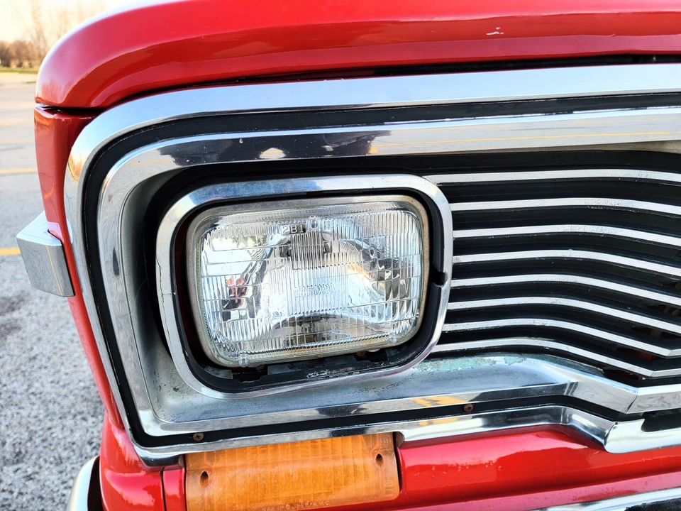 1985 Jeep SJ Grand Wagoneer - Image 11 of 31