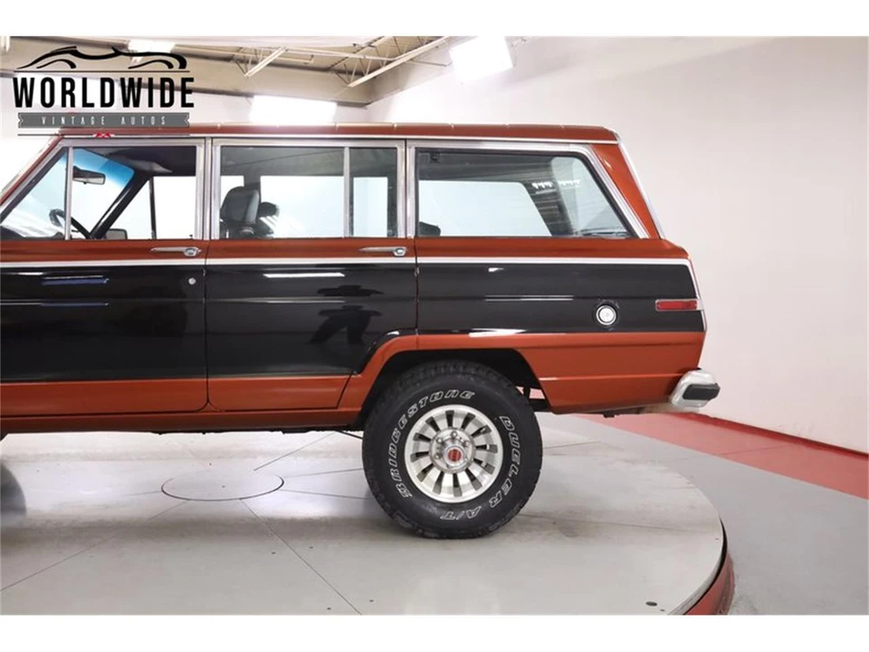 1985 Jeep SJ Grand Wagoneer - Image 10 of 31