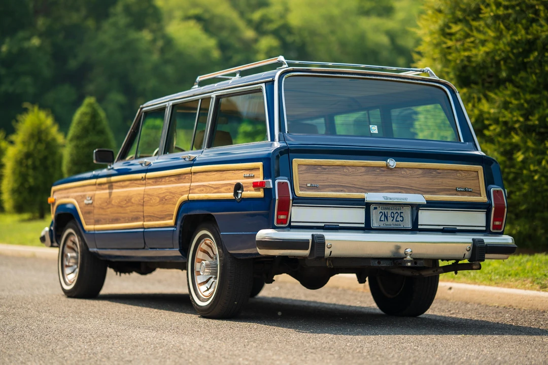 1985 Jeep SJ Grand Wagoneer - Image 9 of 31
