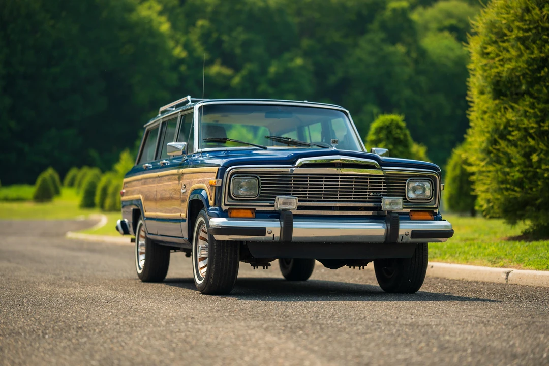 1985 Jeep SJ Grand Wagoneer - Image 12 of 31