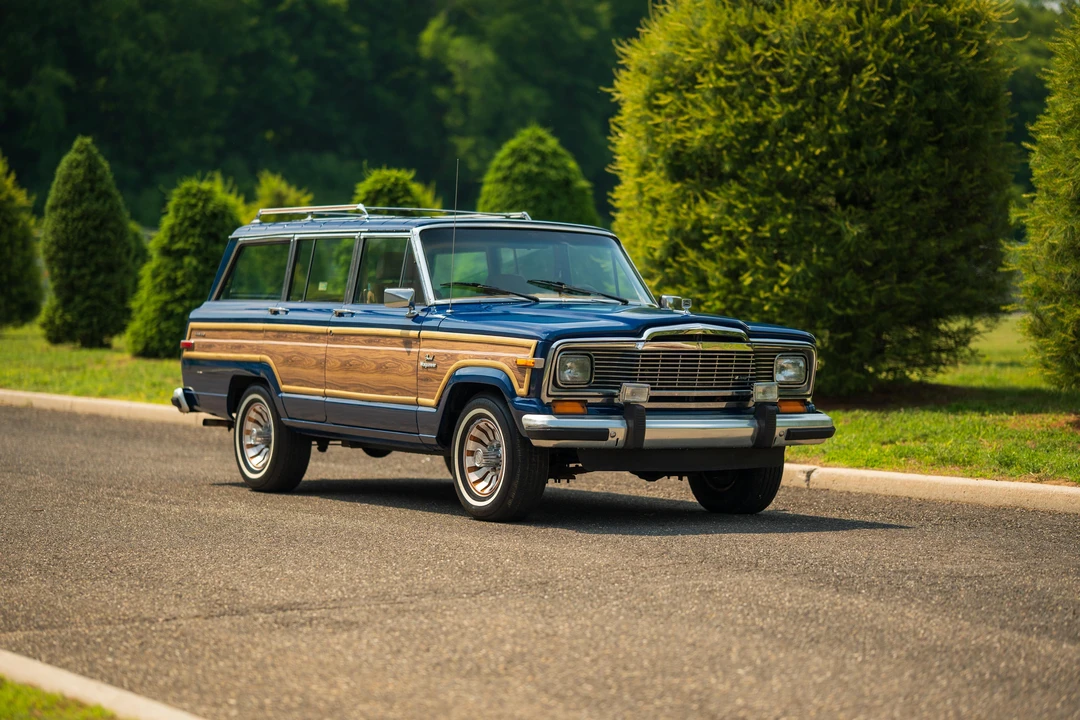 1985 Jeep SJ Grand Wagoneer - Image 11 of 31