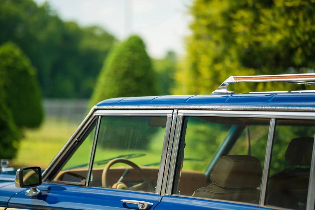 1985 Jeep SJ Grand Wagoneer - Image 15 of 31