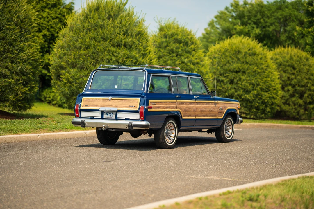 1985 Jeep SJ Grand Wagoneer - Image 10 of 31