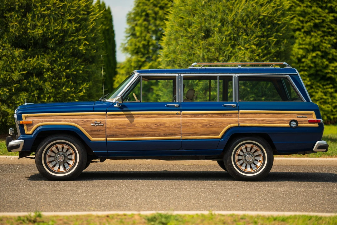 1985 Jeep SJ Grand Wagoneer - Image 8 of 31