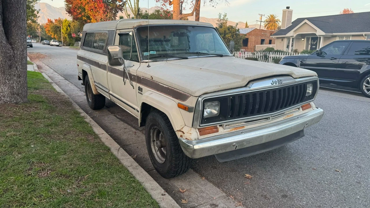 1985 Jeep SJ Gladiator - Image 9 of 20