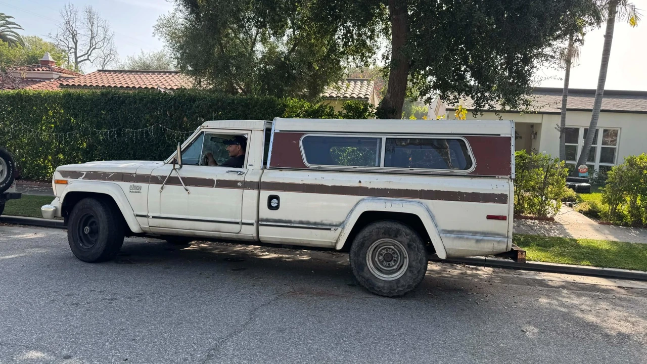 1985 Jeep SJ Gladiator - Image 11 of 20