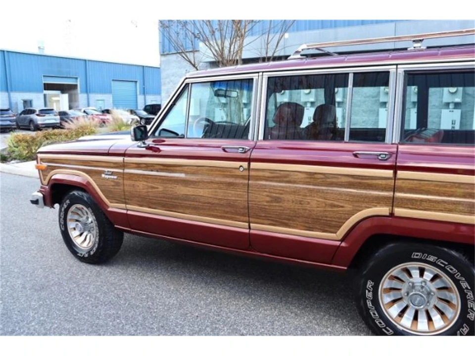 1985 Jeep SJ Wagoneer - Image 8 of 30