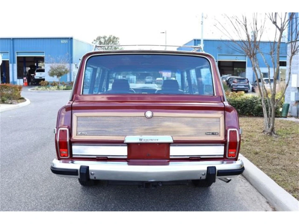 1985 Jeep SJ Wagoneer - Image 15 of 30