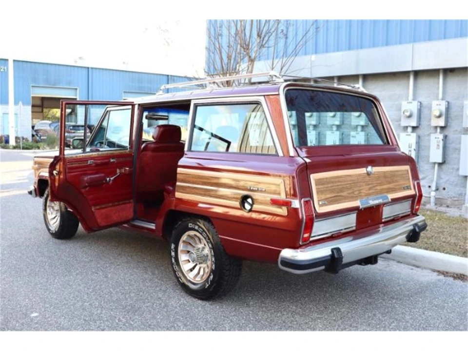 1985 Jeep SJ Wagoneer - Image 17 of 30