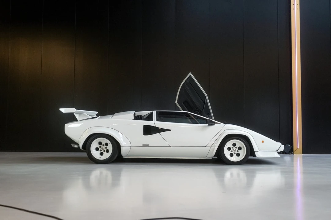 1985 Lamborghini Countach LP500 S - Image 8 of 30