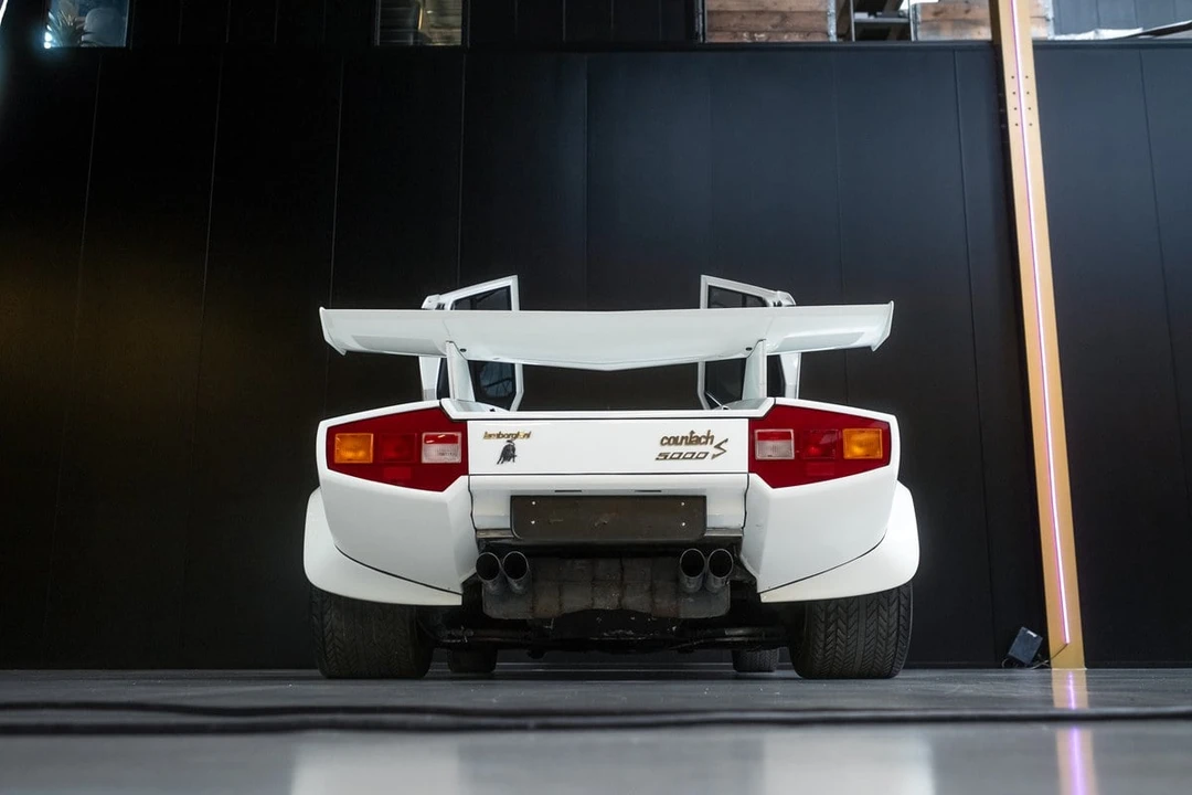1985 Lamborghini Countach LP500 S - Image 10 of 30