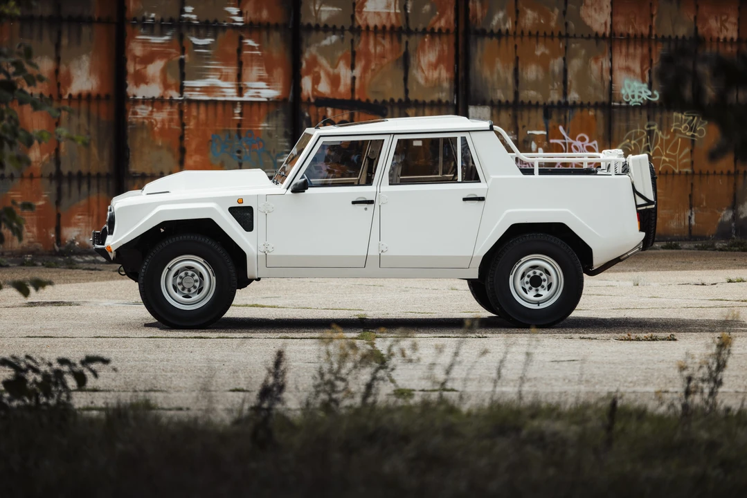 1985 Lamborghini LM002 - Image 16 of 31