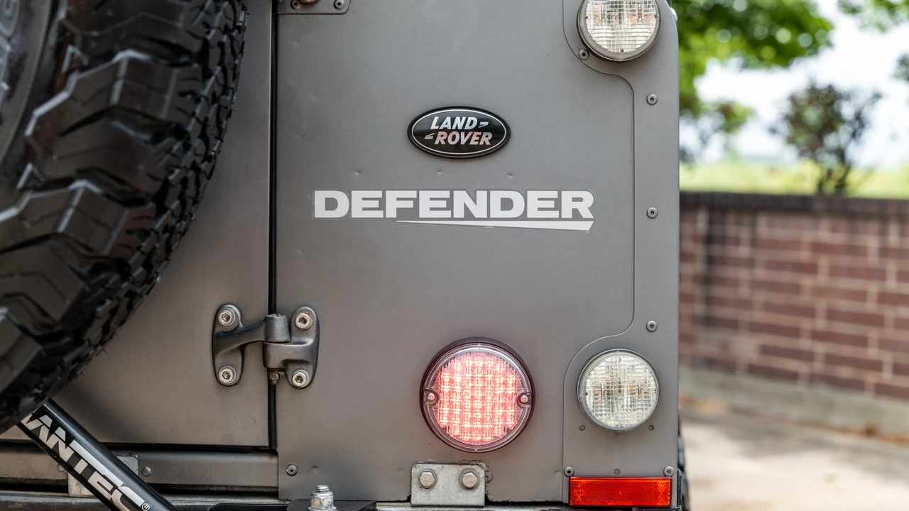 1985 Land Rover Defender 110 - Image 19 of 31