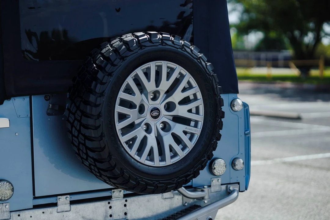 1985 Land Rover Defender 110 - Image 11 of 21