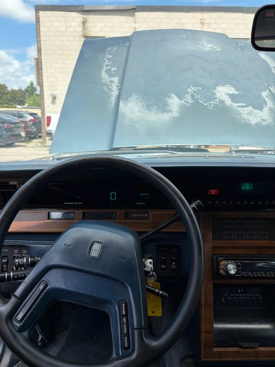 1985 Lincoln Continental 7th Gen - Image 12 of 13