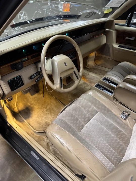 1985 Lincoln Continental 7th Gen - Image 11 of 20