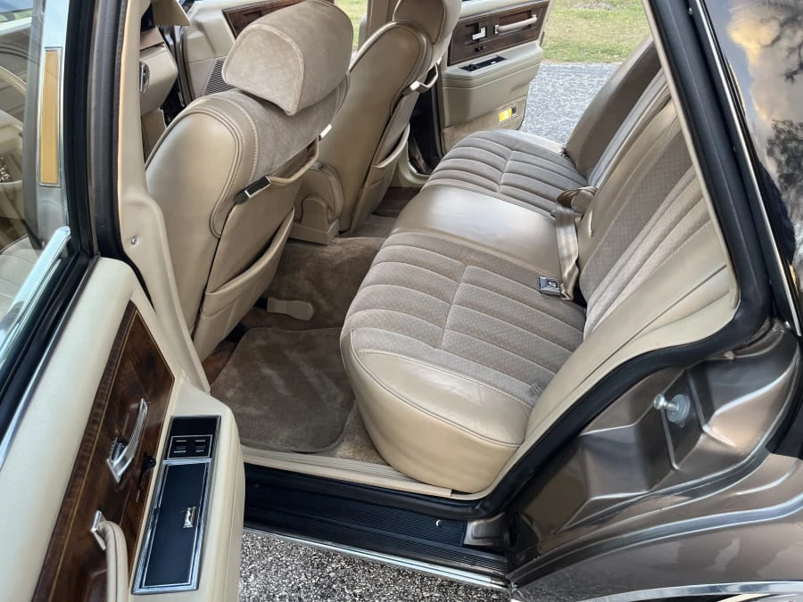 1985 Lincoln Continental 7th Gen - Image 27 of 31