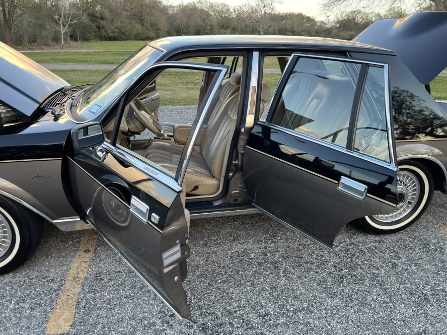 1985 Lincoln Continental 7th Gen - Image 22 of 31