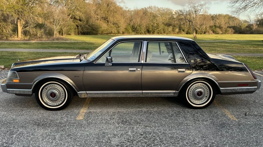1985 Lincoln Continental 7th Gen - Image 2 of 31