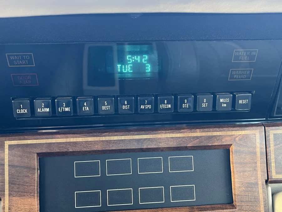 1985 Lincoln Continental 7th Gen - Image 21 of 31