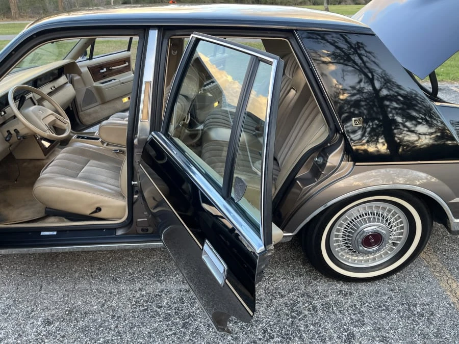 1985 Lincoln Continental 7th Gen - Image 25 of 31