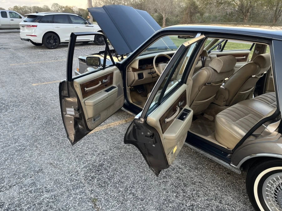 1985 Lincoln Continental 7th Gen - Image 24 of 31
