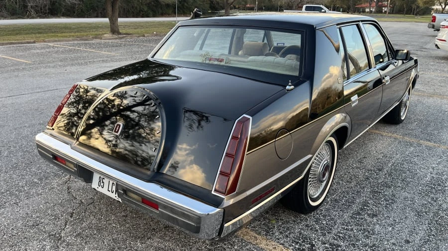 1985 Lincoln Continental 7th Gen - Image 3 of 31