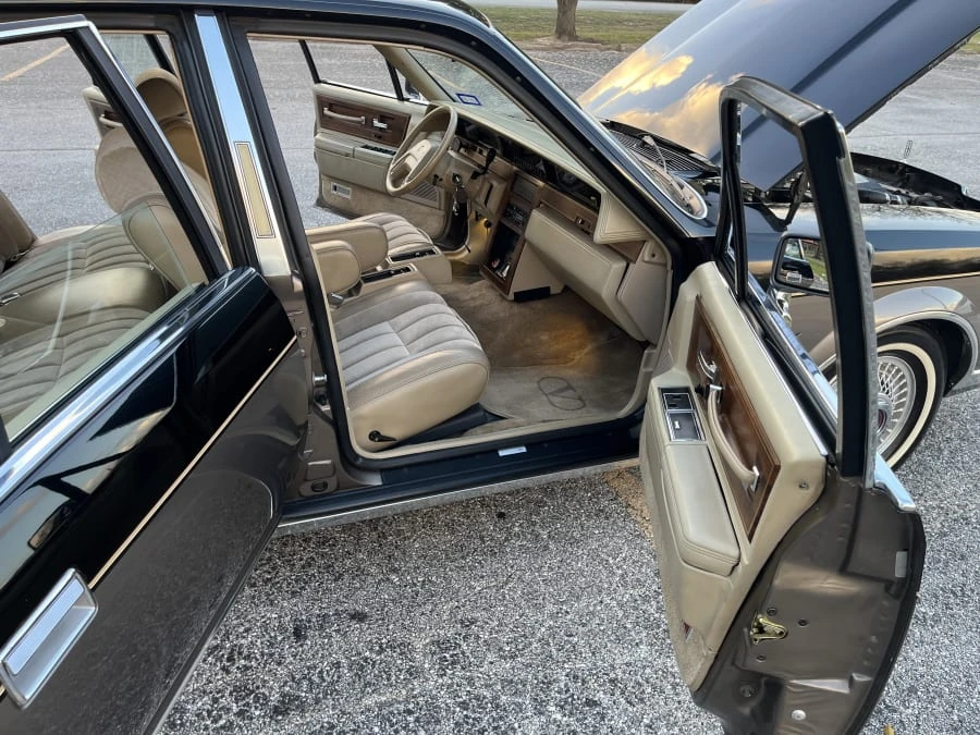 1985 Lincoln Continental 7th Gen - Image 29 of 31