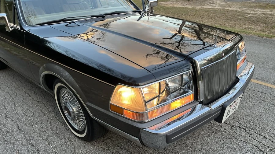 1985 Lincoln Continental 7th Gen - Image 13 of 31